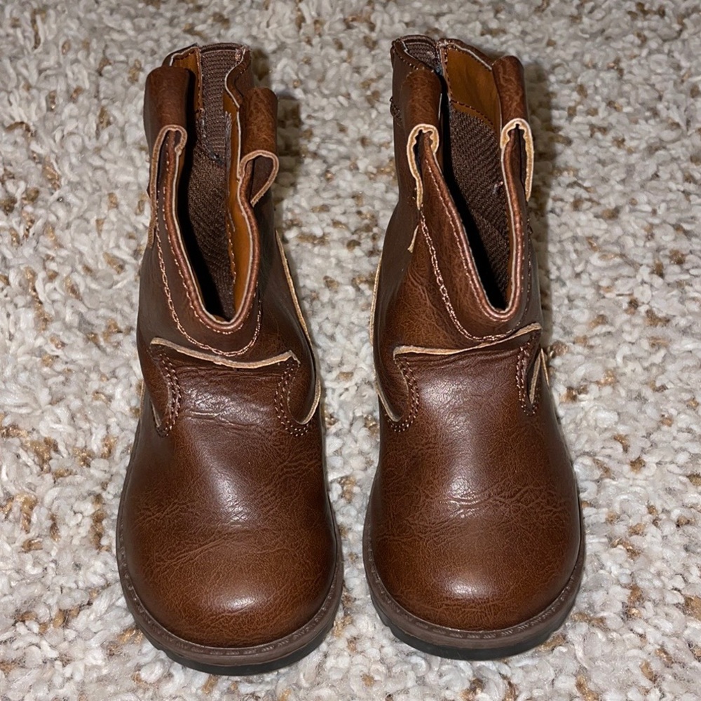 Brown toddler boots size 6